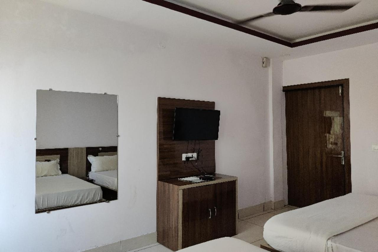 Oyo Hotel Laksh Kurukshetra Exterior foto